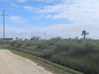 1102 Gulf Supply Road, Gilchrist, TX 77617