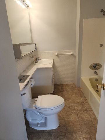 135 East Main St F-8, Westborough, MA 01581