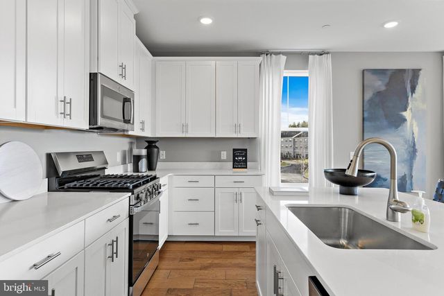 150 LEONA STEWART, Pennington, NJ 08534