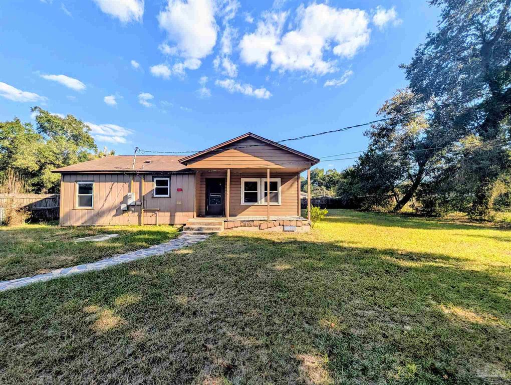 4216 Sapphire Ln, Pace, FL 32571