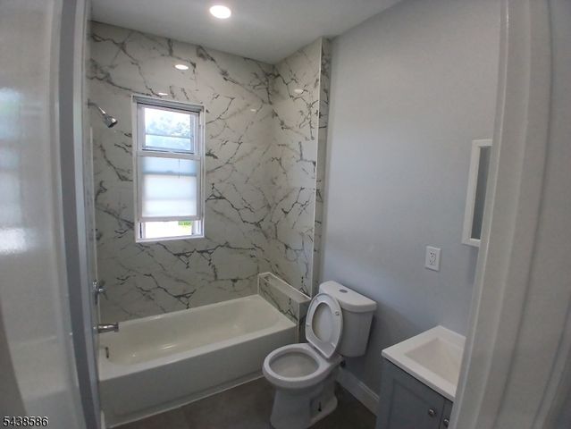 73 Franklin St, East Orange City, NJ 07017