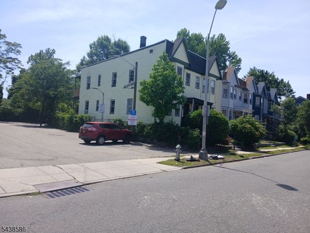 73 Franklin St, East Orange City, NJ 07017