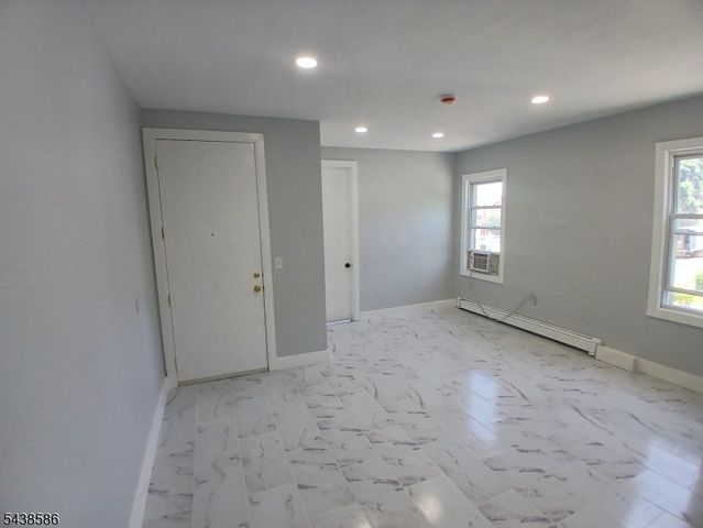 73 Franklin St, East Orange City, NJ 07017