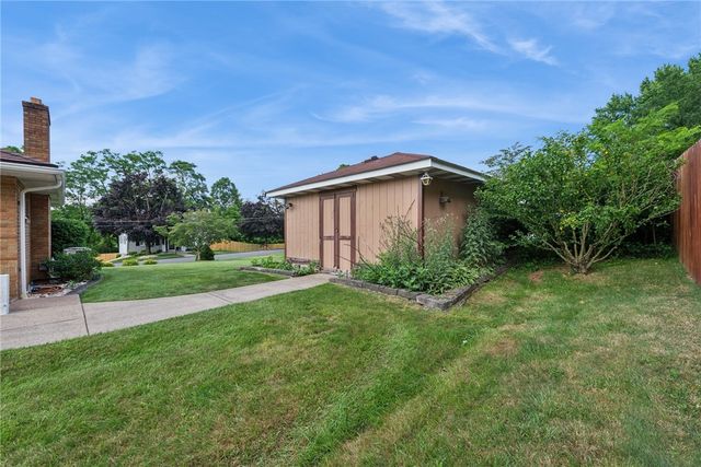 2122 Elizabeth Ct, Murrysville, PA 15632