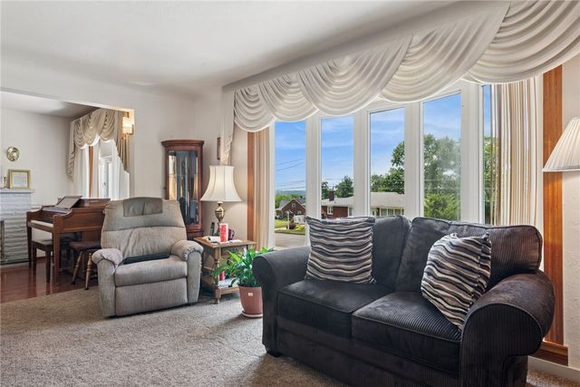 2122 Elizabeth Ct, Murrysville, PA 15632