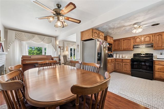 2122 Elizabeth Ct, Murrysville, PA 15632