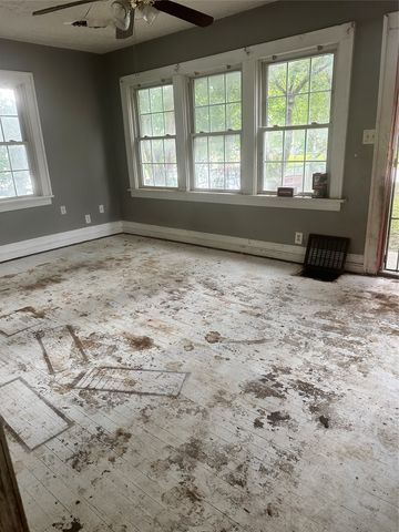 1644 E Grand Avenue, Des Moines, IA 50316