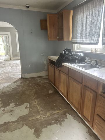 1644 E Grand Avenue, Des Moines, IA 50316