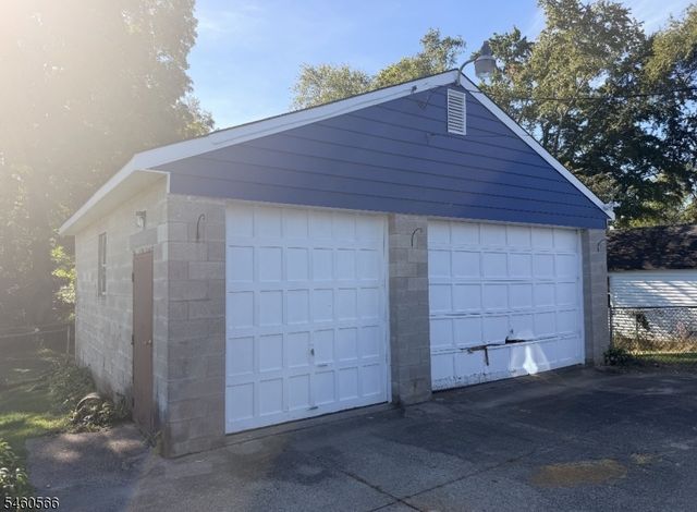 9 Hunter St, Roxbury Twp., NJ 07876