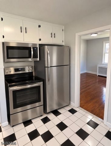9 Hunter St, Roxbury Twp., NJ 07876