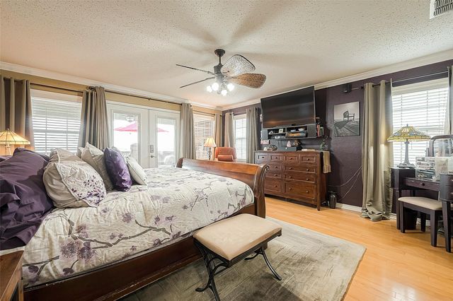 792 W Bayshore Drive, Palacios, TX 77465