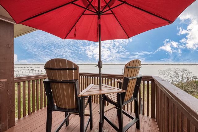 792 W Bayshore Drive, Palacios, TX 77465