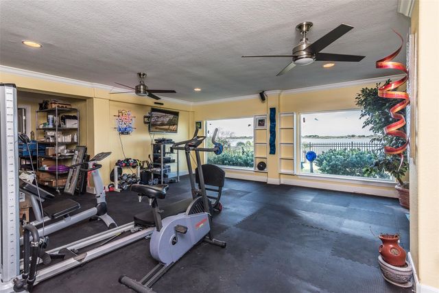 792 W Bayshore Drive, Palacios, TX 77465