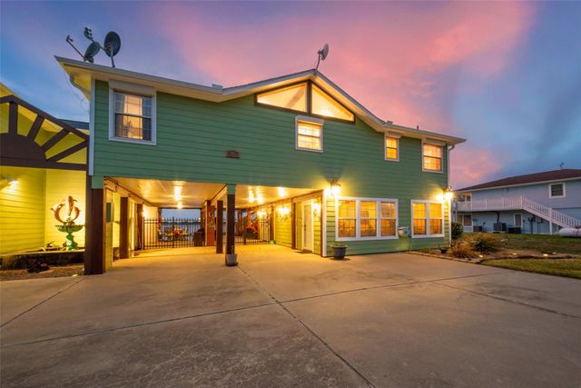 792 W Bayshore Drive, Palacios, TX 77465