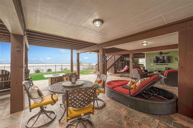 792 W Bayshore Drive, Palacios, TX 77465