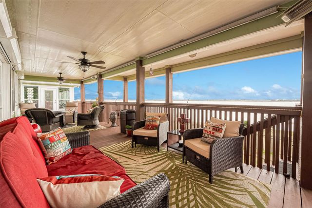 792 W Bayshore Drive, Palacios, TX 77465