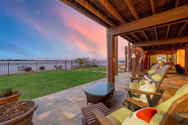 792 W Bayshore Drive, Palacios, TX 77465