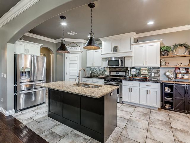 1404 Katelyn Court, Yukon, OK 73099