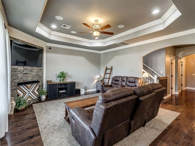 1404 Katelyn Court, Yukon, OK 73099