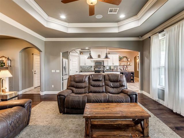 1404 Katelyn Court, Yukon, OK 73099