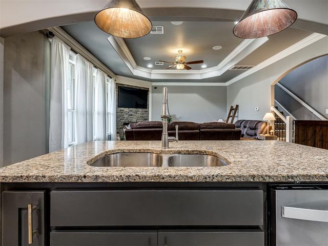 1404 Katelyn Court, Yukon, OK 73099