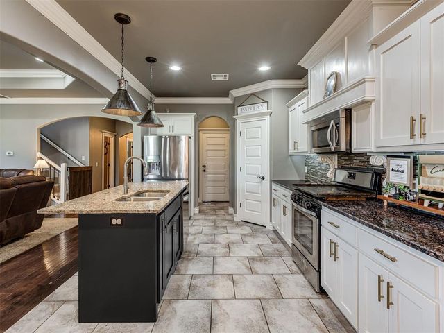 1404 Katelyn Court, Yukon, OK 73099
