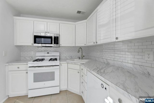 2198 Kent Court, Mahwah, NJ 07430