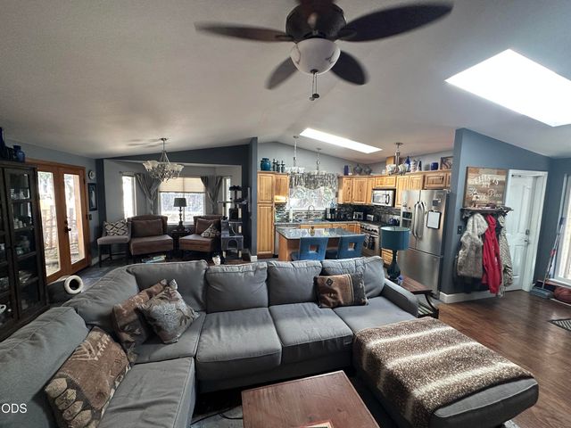 2665 NE Genet Court, Bend, OR 97701