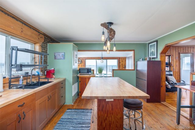 41260 Conger Bay Drive, Harrison Charter Township, MI 48045