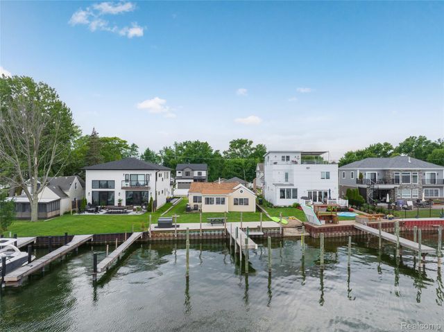 41260 Conger Bay Drive, Harrison Charter Township, MI 48045