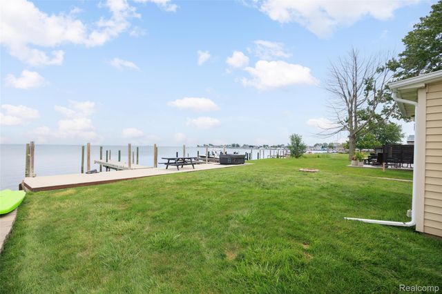 41260 Conger Bay Drive, Harrison Charter Township, MI 48045