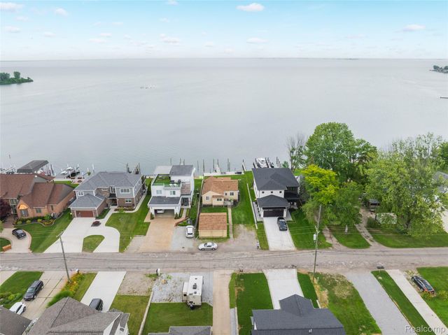 41260 Conger Bay Drive, Harrison Charter Township, MI 48045