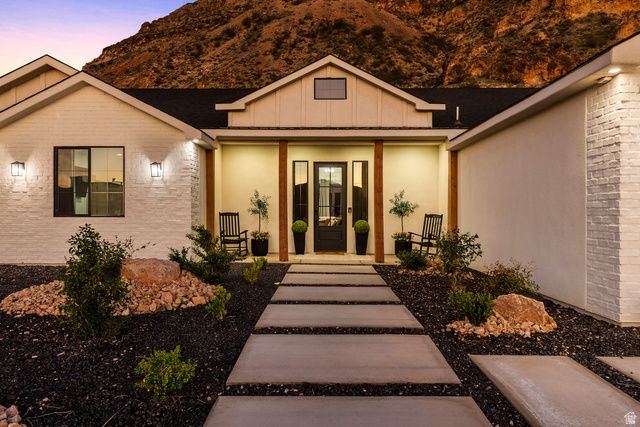 2221 S ANGELL HEIGHTS DR, Hurricane, UT 84737