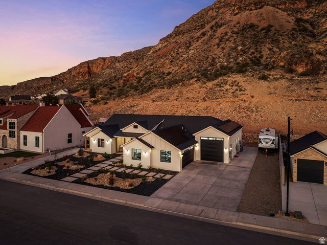 2221 S ANGELL HEIGHTS DR, Hurricane, UT 84737