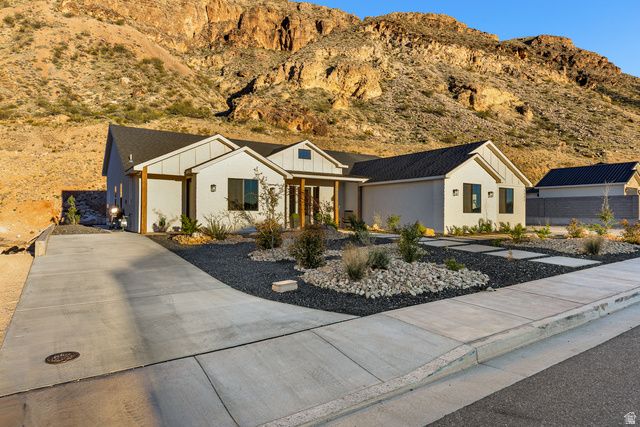 2221 S ANGELL HEIGHTS DR, Hurricane, UT 84737