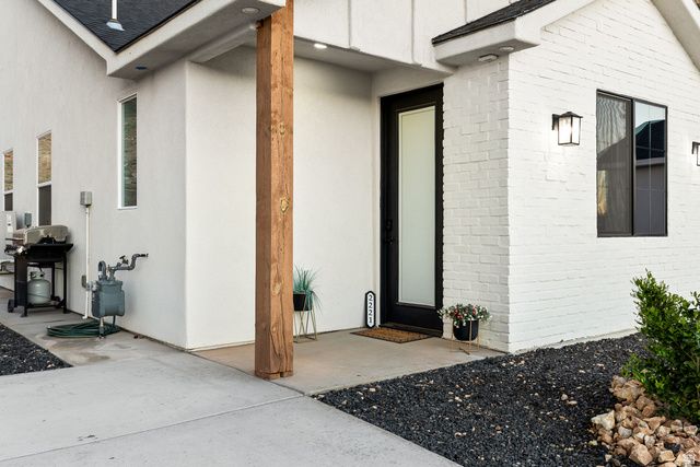 2221 S ANGELL HEIGHTS DR, Hurricane, UT 84737