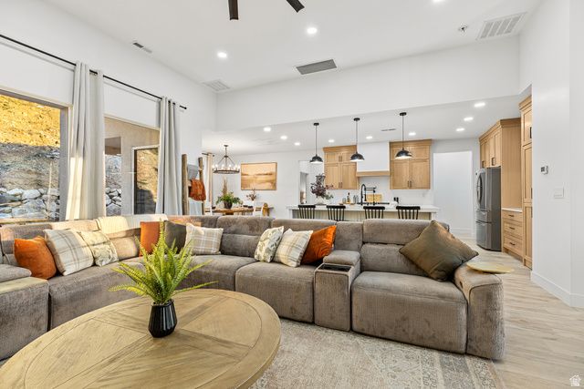 2221 S ANGELL HEIGHTS DR, Hurricane, UT 84737