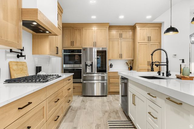 2221 S ANGELL HEIGHTS DR, Hurricane, UT 84737