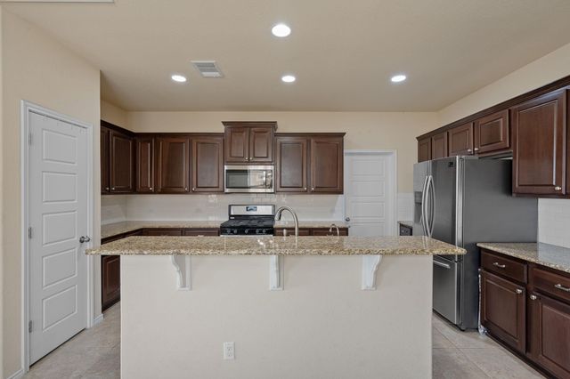 104 Buescher CV, Hutto, TX 78634