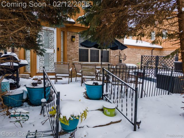 20988 Foxtree Court, Southfield, MI 48075