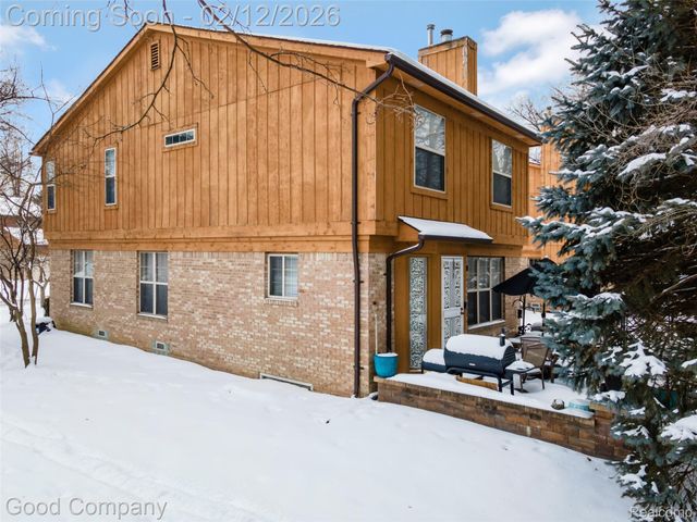 20988 Foxtree Court, Southfield, MI 48075