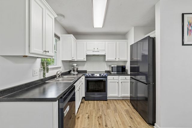 6016 Legacy Dr, Springfield, TN 37172