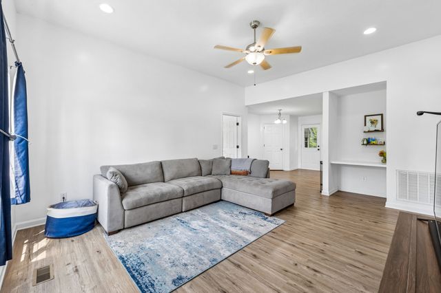 6016 Legacy Dr, Springfield, TN 37172