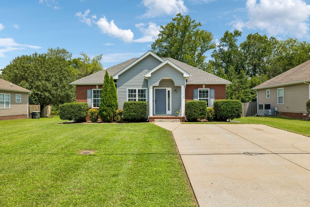 6016 Legacy Dr, Springfield, TN 37172