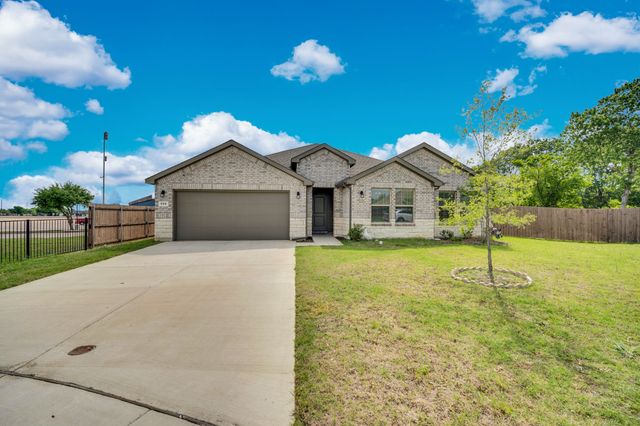 500 Jolie Court, Joshua, TX 76058