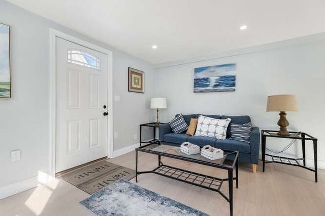 17 Lummus Ct, Lynn, MA 01904