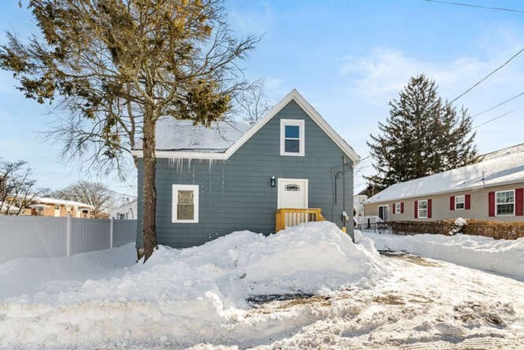 17 Lummus Ct, Lynn, MA 01904