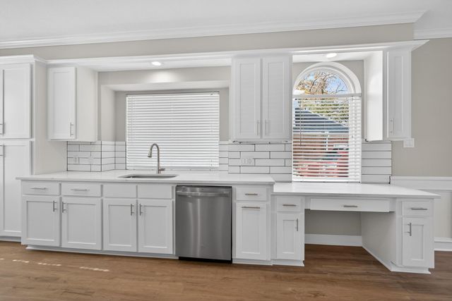 1202 Plantation Dr, Richmond, TX 77406