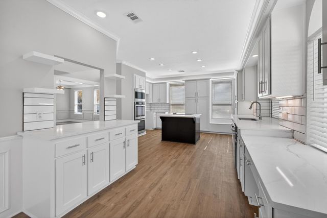 1202 Plantation Dr, Richmond, TX 77406