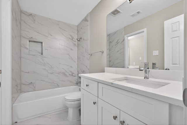 1202 Plantation Dr, Richmond, TX 77406